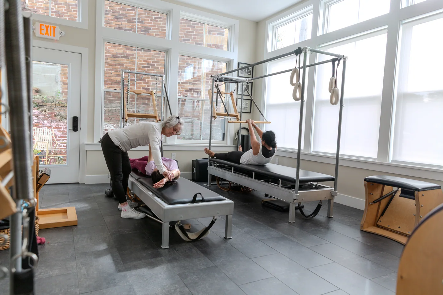Individual guidance during a Pilates session with Sheila